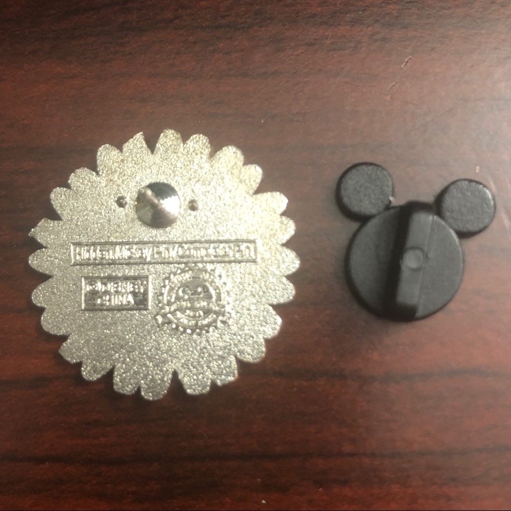 Disney Hidden Mickey Pin - Snow White (2011) - Picture 2 of 2